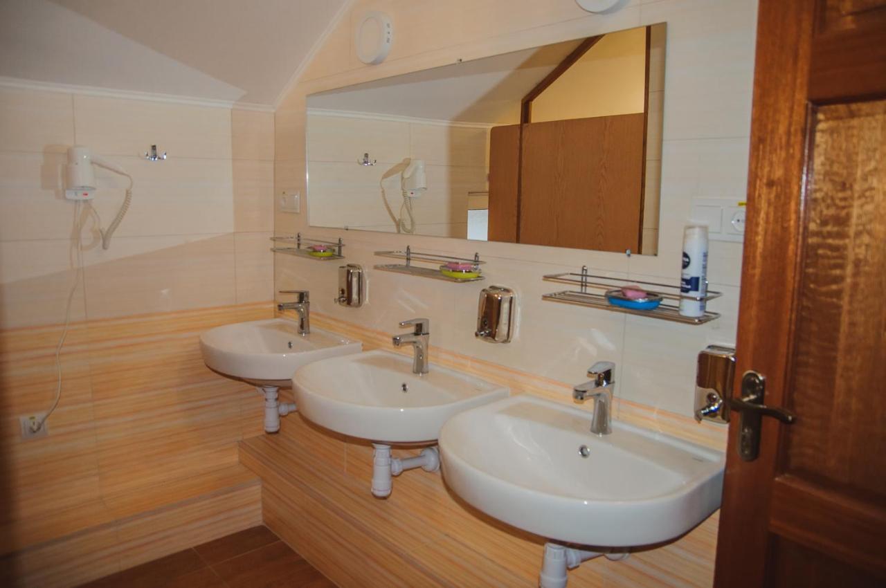 Hostel Stozhary Ternopil Eksteriør billede